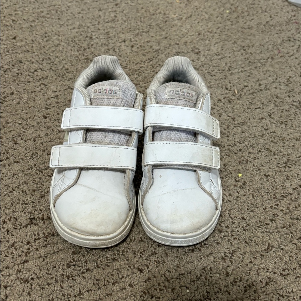 Toddler Girls Grand Court Adidas size 8.5